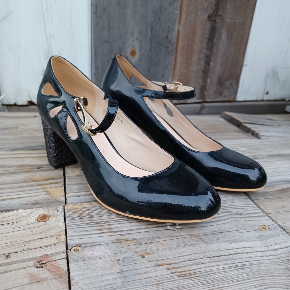 Kiss Kitty Glossy Black Glitter  Block Heel Mary Jane Pumps Size 6.5